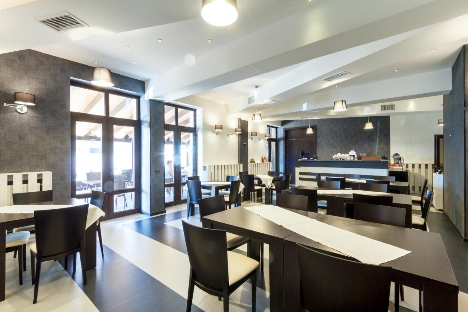 Ymy Hotels Târgu Jiu エクステリア 写真