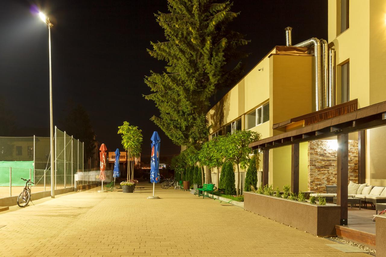 Ymy Hotels Târgu Jiu エクステリア 写真