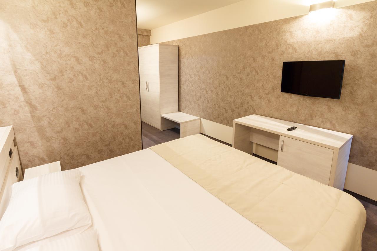 Ymy Hotels Târgu Jiu エクステリア 写真